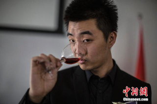 Illustration for article titled China's Personal Bodyguard Training Seems Ridiculously Intense